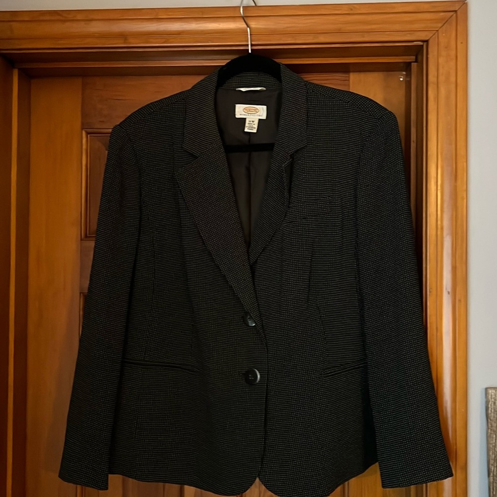 Black and white dot blazer!